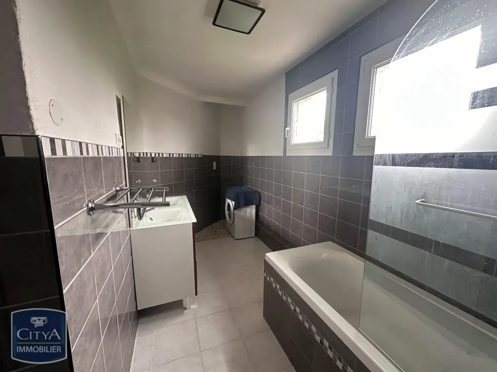 Salles de bain - Appartement Rénové avec Vue Dégagée à Pau