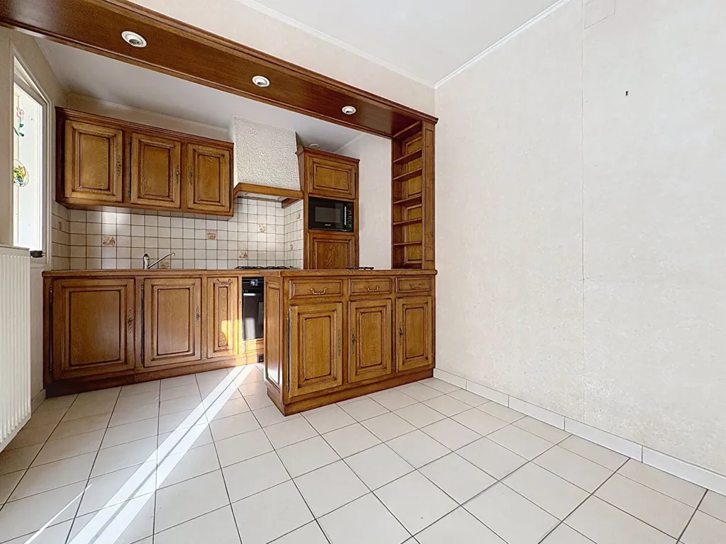 Köök - Charming Townhouse with Terrace in Belligné