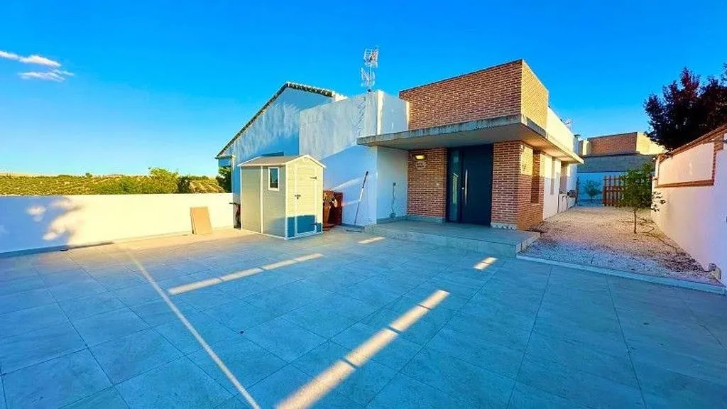 Terrass - Independent House with Pool and Terrace in Layos