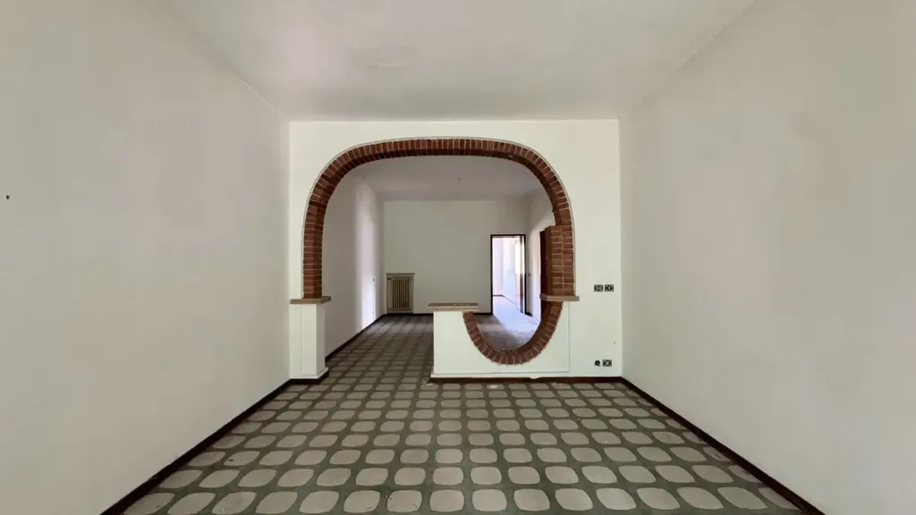 Esik - Spacious Apartment with Panoramic Terrace in Fucecchio