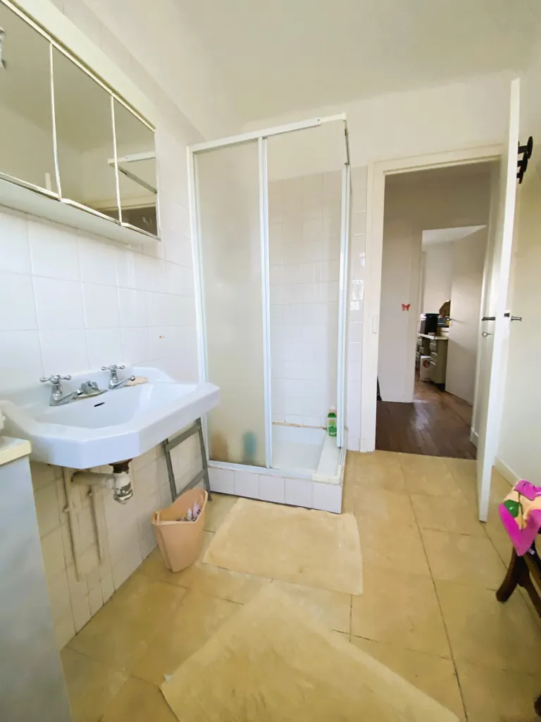 Salles de bain - Maison Viagère avec Jardin à Guingamp