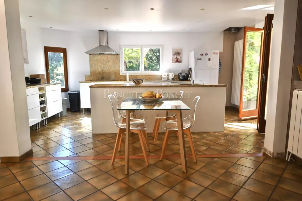 Cucina - Architect-Designed Villa with Pool near Montpellier