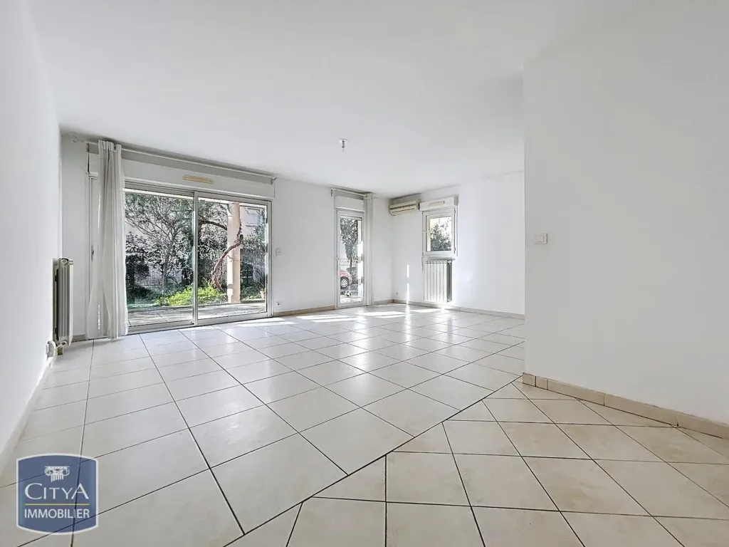 Toad - Ground Floor Apartment with Terrace in Nîmes