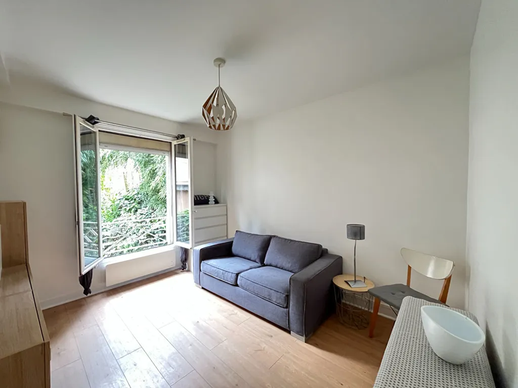 Soggiorno - 2-Bedroom Flat with Garden View in Suresnes