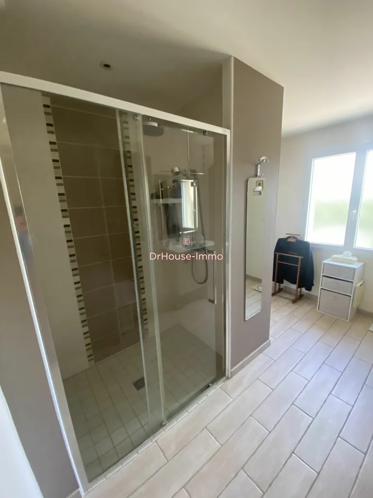 Salles de bain - Maison Récente avec Terrain Piscinable à Mignaloux-Beauvoir