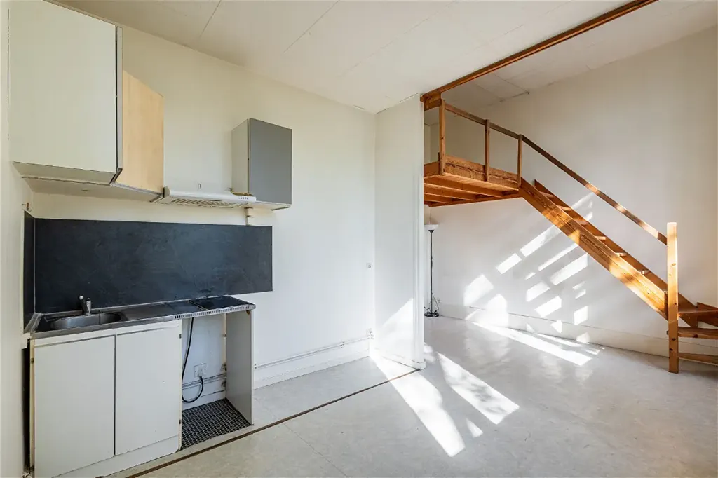 Cuisine - Studio Lumineux avec Mezzanine à Lille République