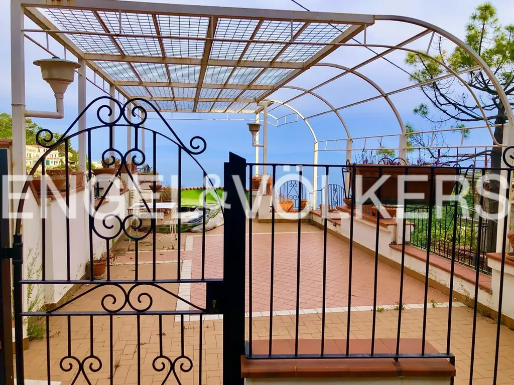 Terrass - Apartment with Sea View in Albori