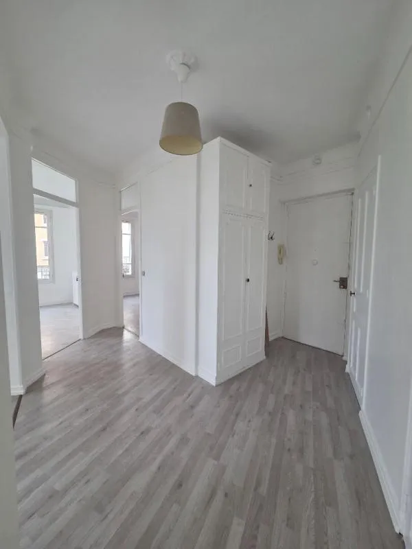 Séjour - Appartement 3 Pièces avec Ascenseur à Courbevoie