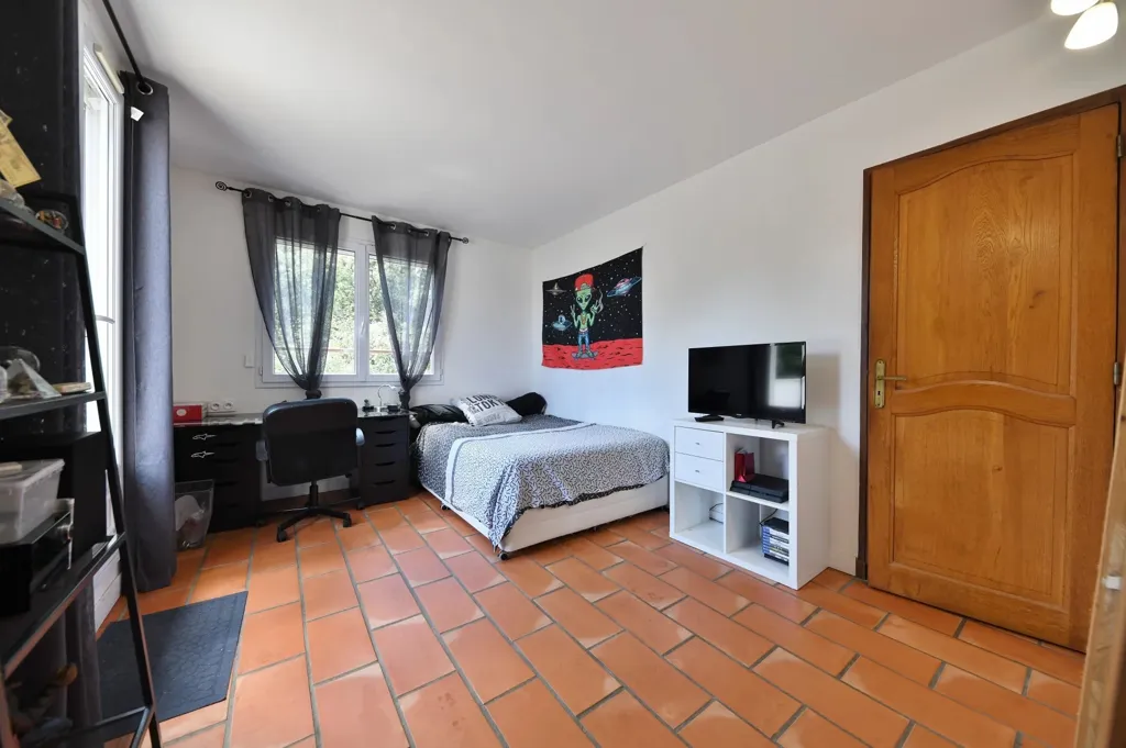 Chambres - Villa Rénovée avec Piscine près d'Uzès