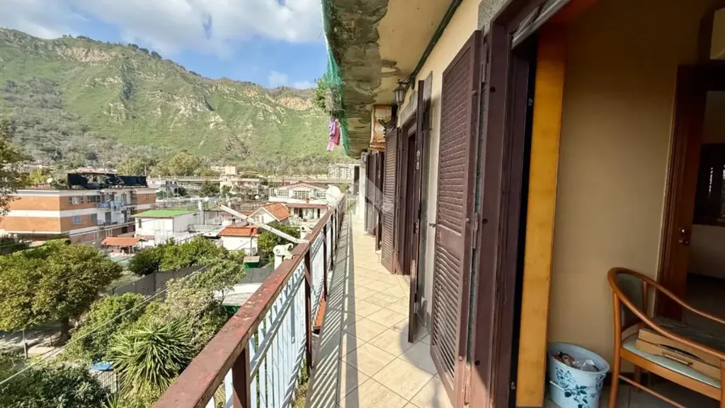 Balcon - Spacious Apartment with Balcony in Naples