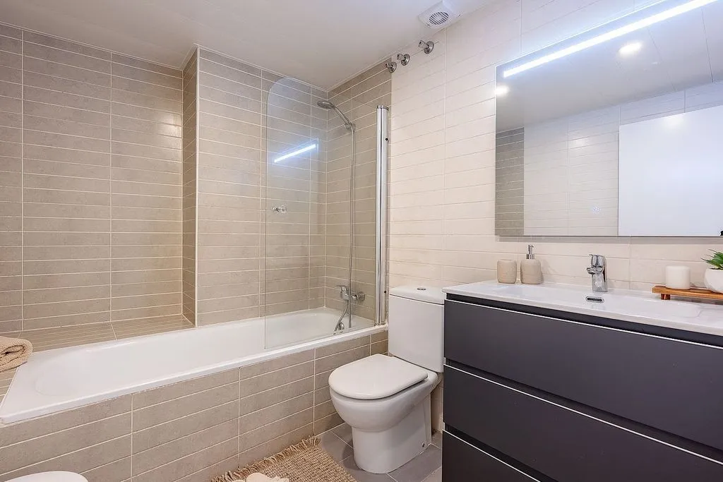 Salles de bain - Bright Apartment with Sea View in Mataró Centre