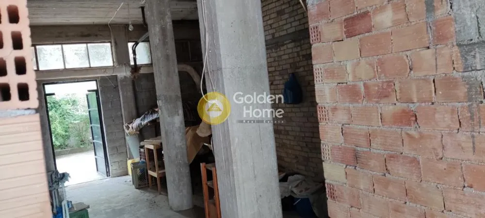 Esik - Warehouse with Garden in Patras Centre