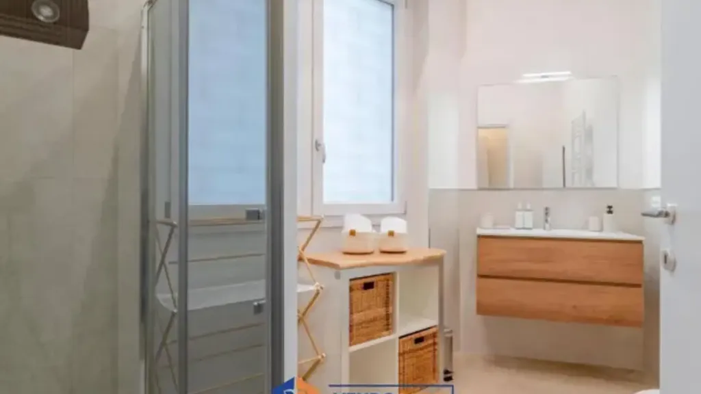 Salles de bain - Modern Loft with Ascender in Santa Rita, Turin