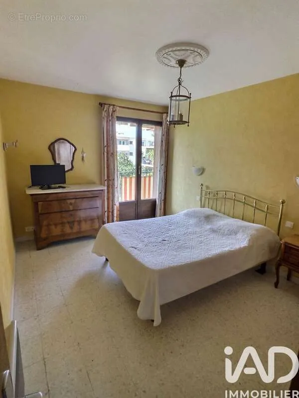 Chambres - Appartement T4 avec Balcon à Saint-Cyr-sur-Mer