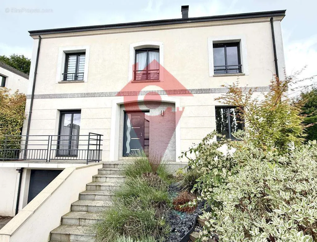 Extérieur - Maison Traditionnelle avec Jardin à Villennes-sur-Seine