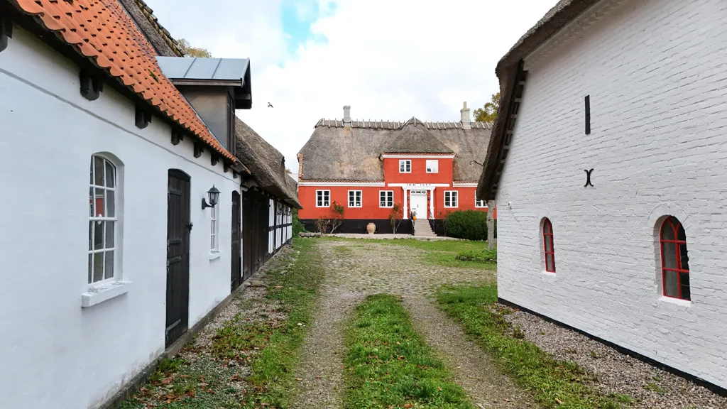 Välivaade - Villa with Multiple Outbuildings in Skårup, Fyn