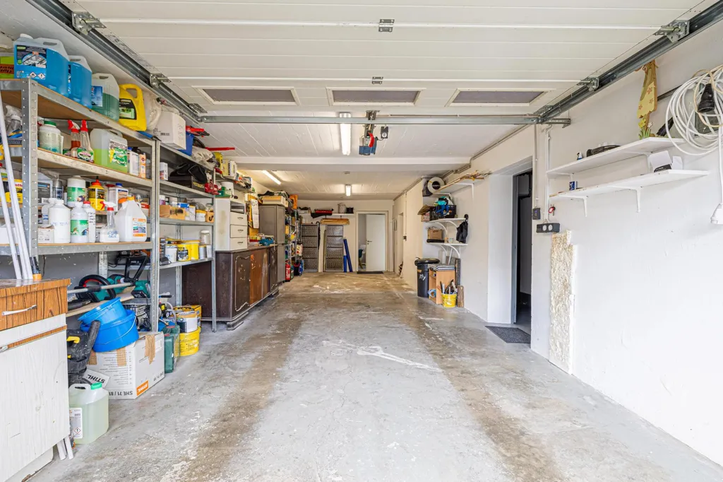 Garage - Spacious Maison with Garden in Soleuvre