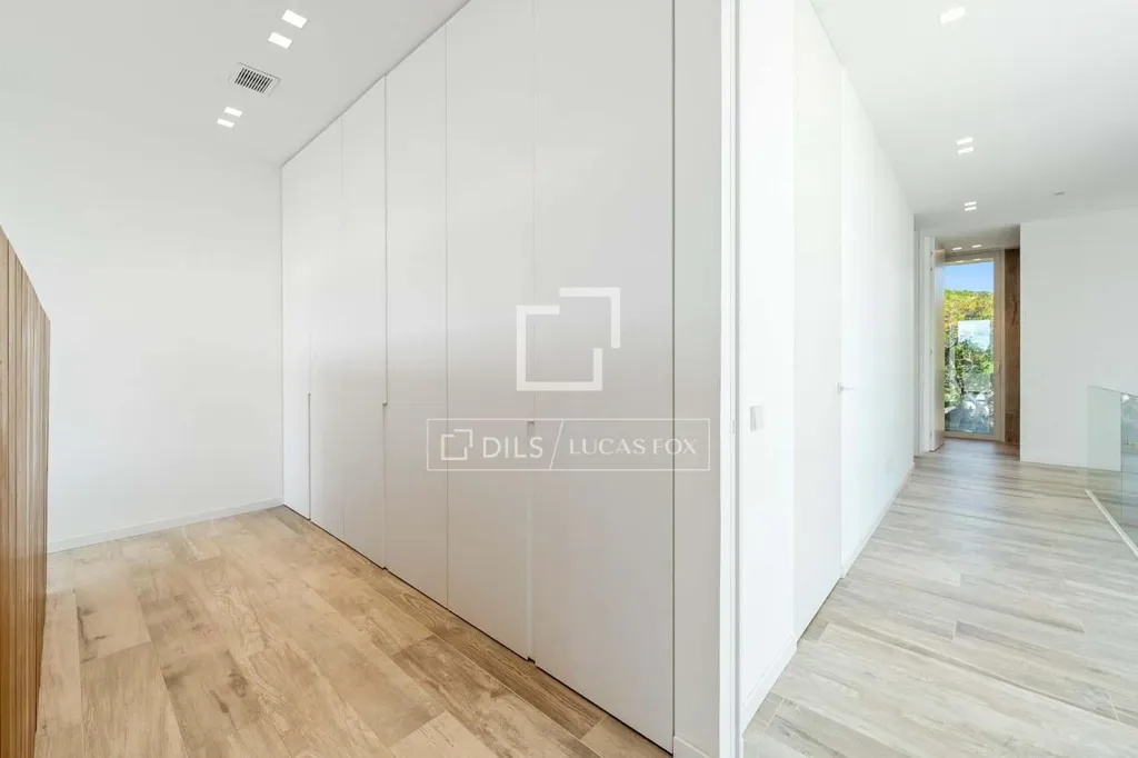 Toad - Modern House with Pool in Reus