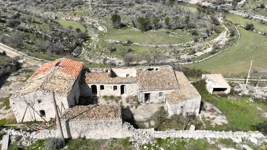 Õhuvaade - Traditional Rustico with Extensive Land in Ragusa