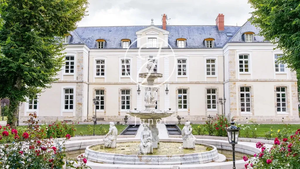 Välivaade - Château with Pool and 16 Bedrooms in Poigny