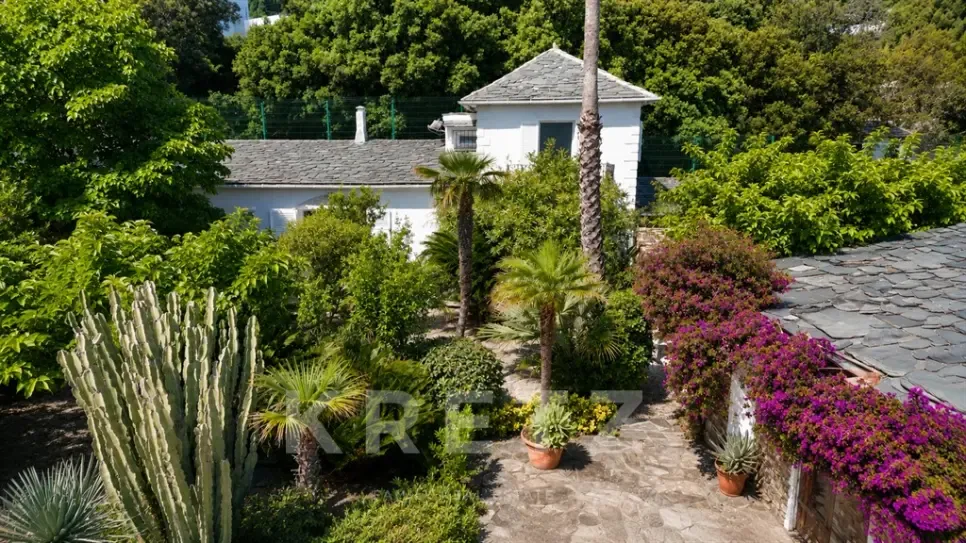Vue aérienne - Villa Pieds dans l'eau avec Crique Privée à Erbalunga