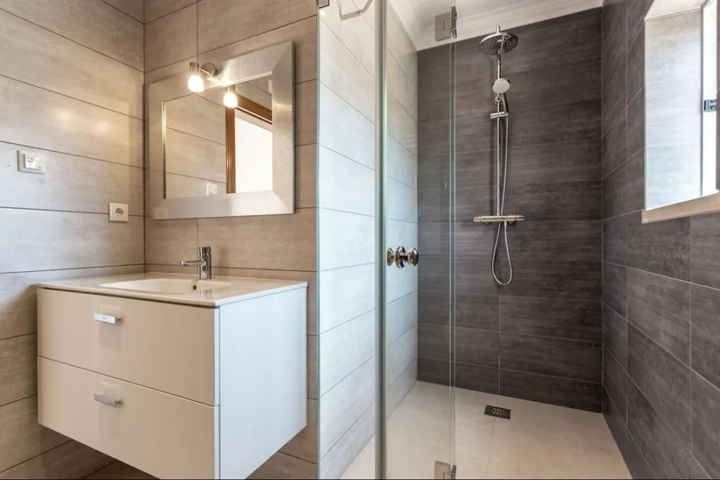 Bagni - 4-Bed Flat with Garden in Tournefeuille