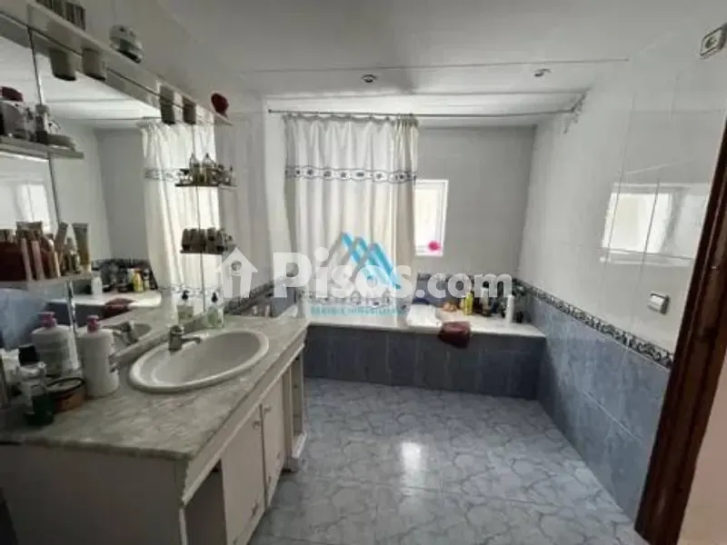 Vannitoad - Chalet with Development Potential in L'Eixample
