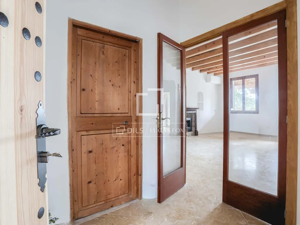 Pièces - Historic Estate with Equestrian Potential in Llucmajor