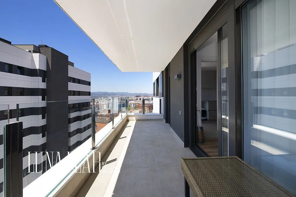 Balcone - Modern Flat with Pool in Cornellà de Llobregat