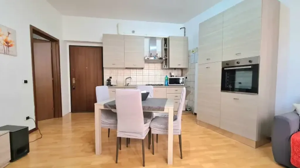 Sala da pranzo - Appartamento ristrutturato con balcone a Legnano