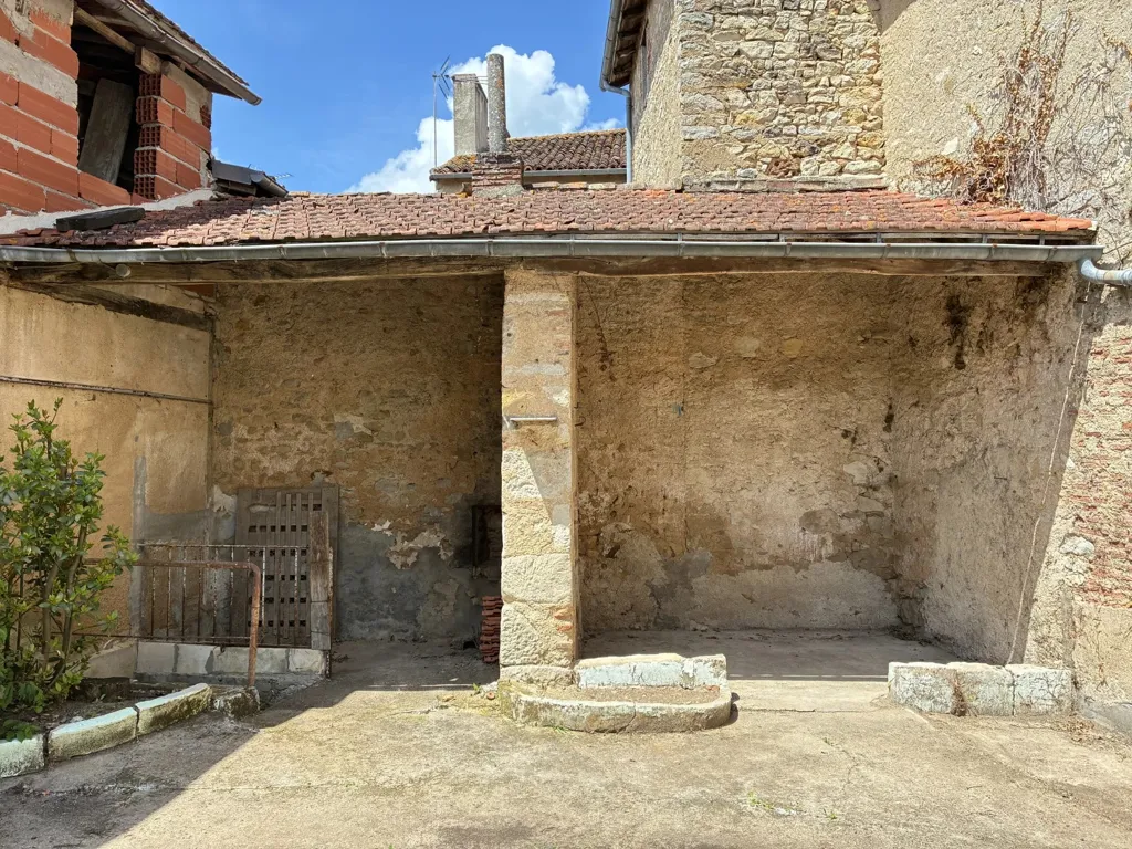 Garden - Renovated Town House with Courtyard in Montmorillon
