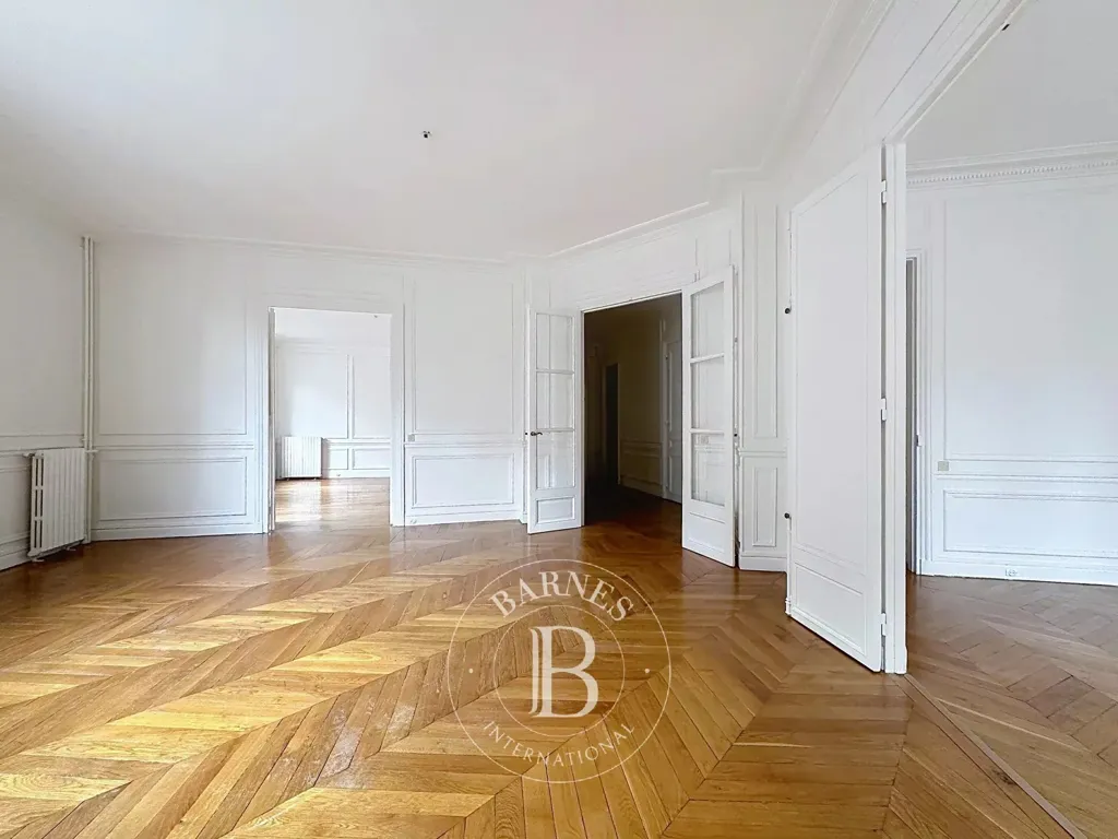 Séjour - Appartement Luxe avec Vue sur la Ville près de la Tour Eiffel