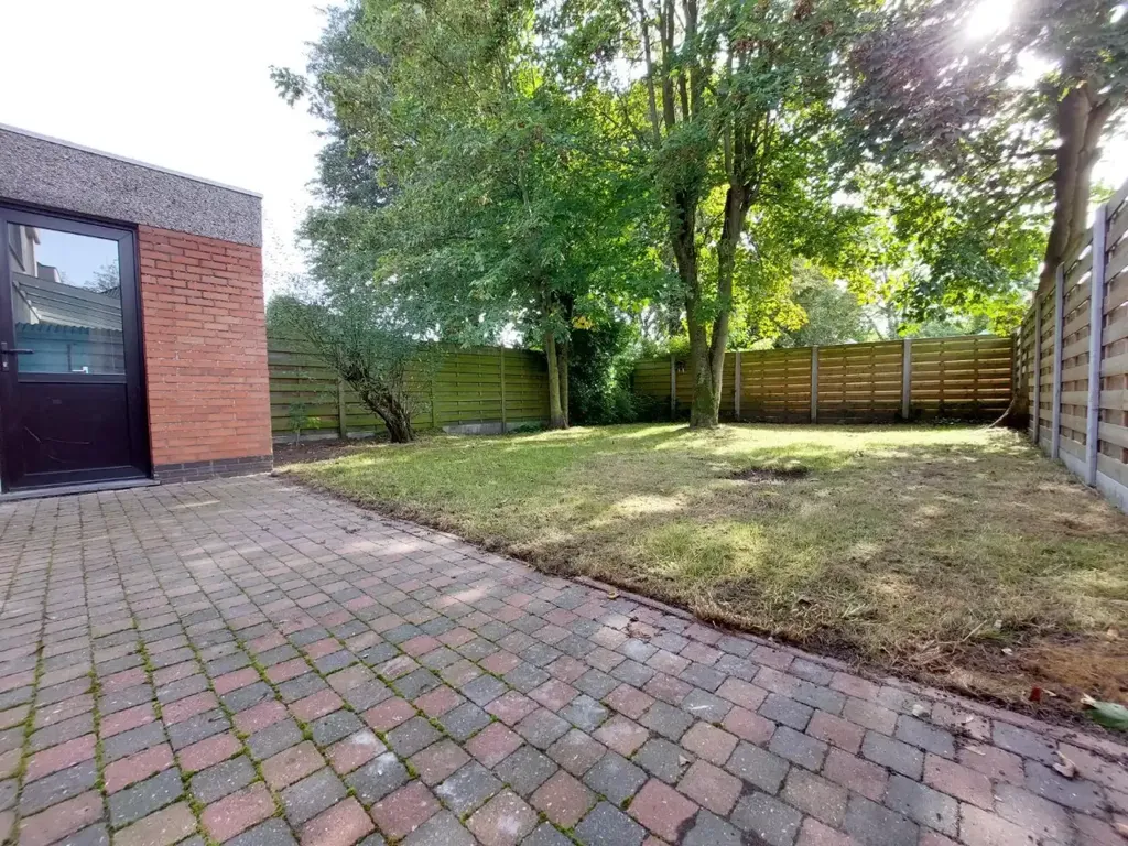Jardin - Maison Rénovée avec Jardin à Bruges