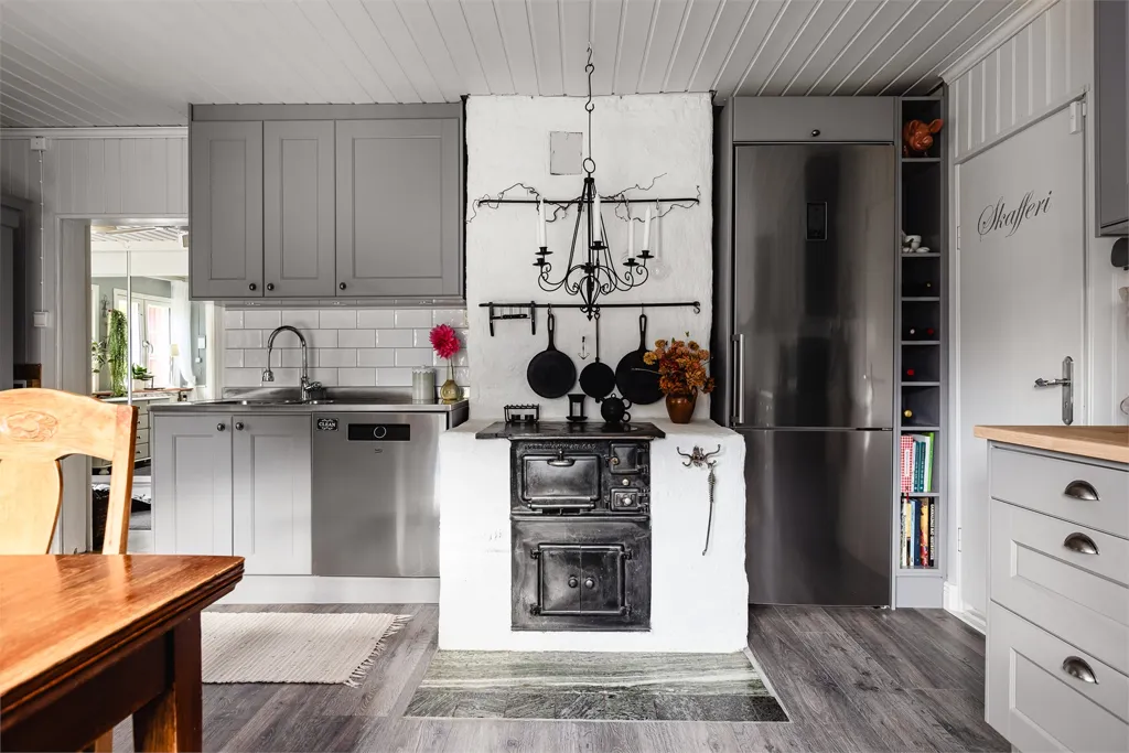 Köök - Charming Cottage with Private Pier near Katrineholm