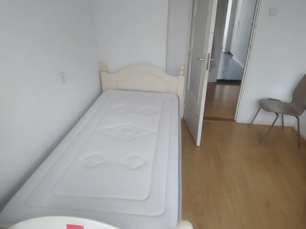 Chambres - Studio Apartment in 4-Bedroom Flat