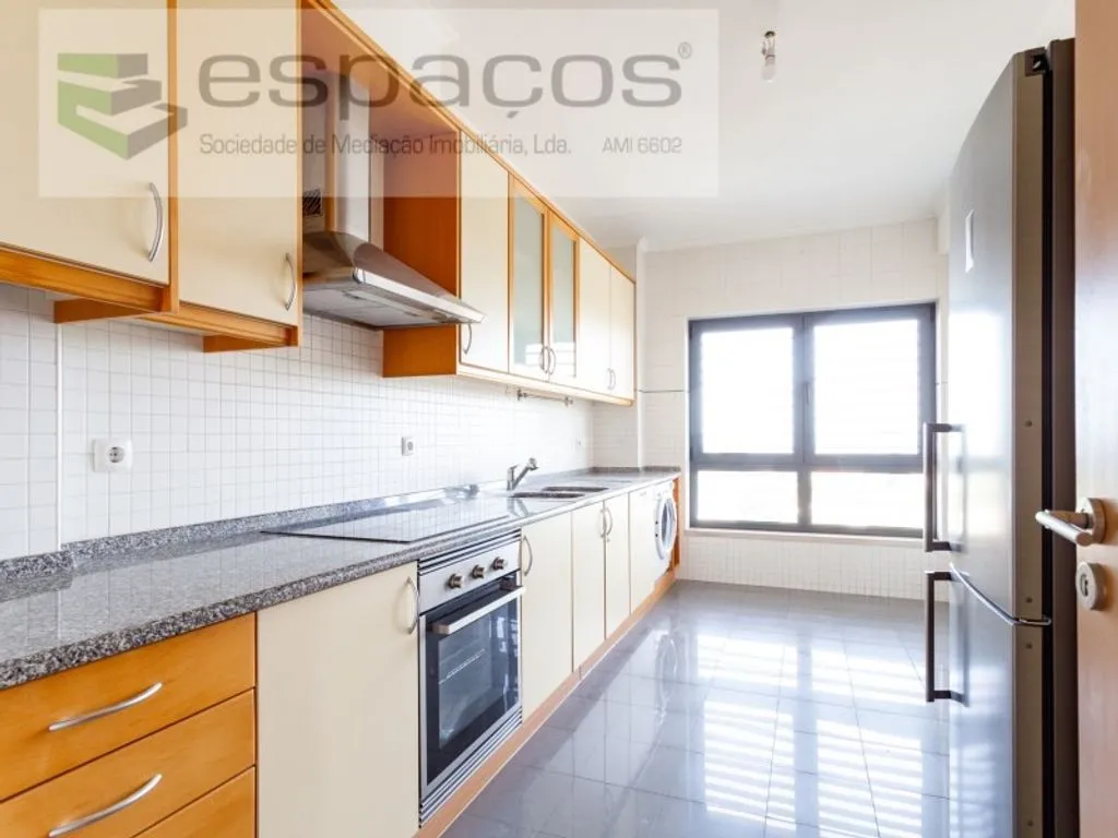 Köök - Luxury Apartment with River View in Bobadela