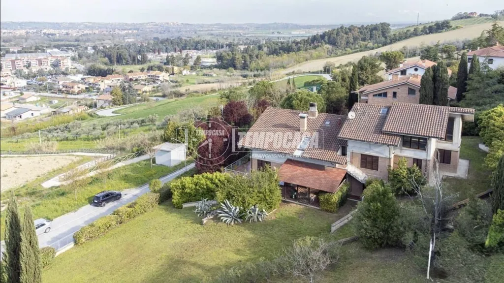 Vue aérienne - Elegant Villa with Two Units in Camerata Picena