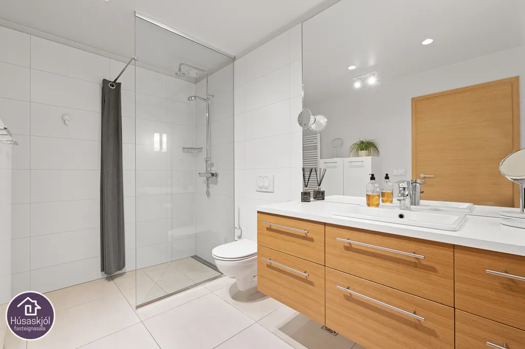 Bathrooms - Apartment with Balcony in Reykjavik