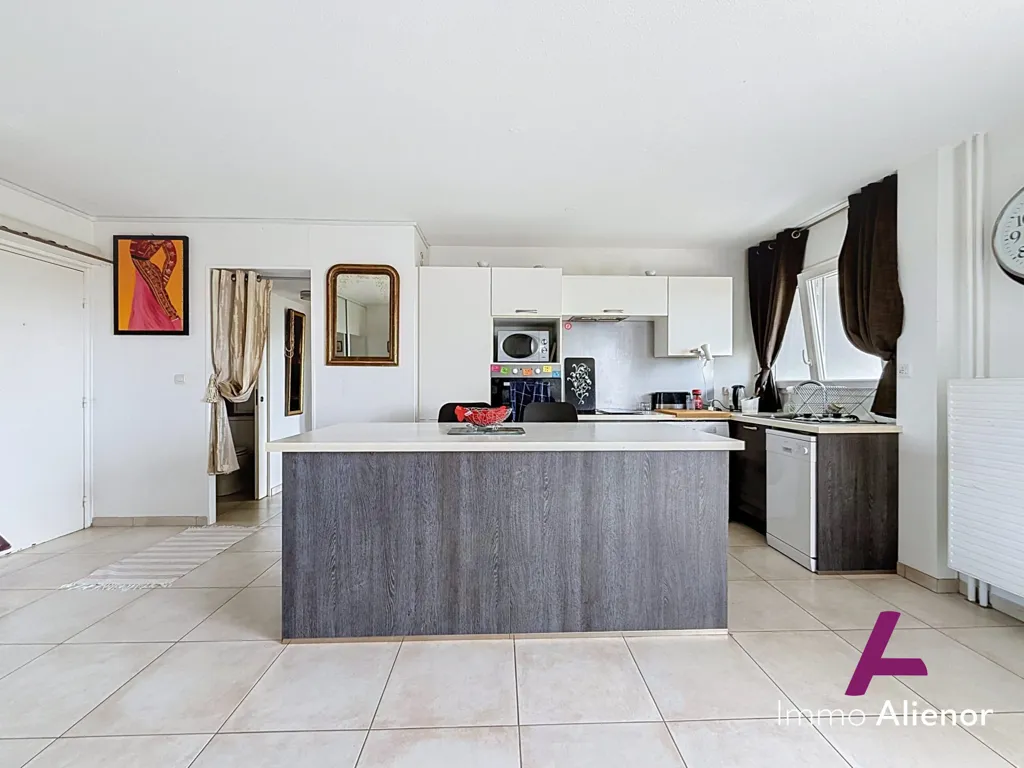 Küche - 2-Bedroom Apartment with Balcony in Bordeaux