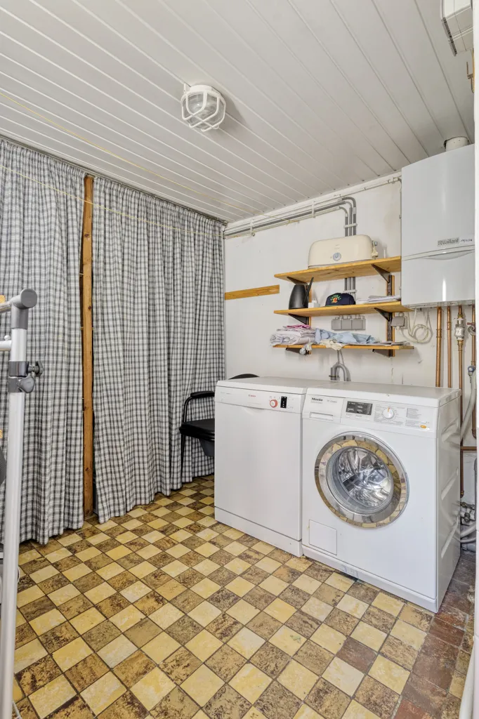 Pesuköök - House with Development Potential in Brasschaat