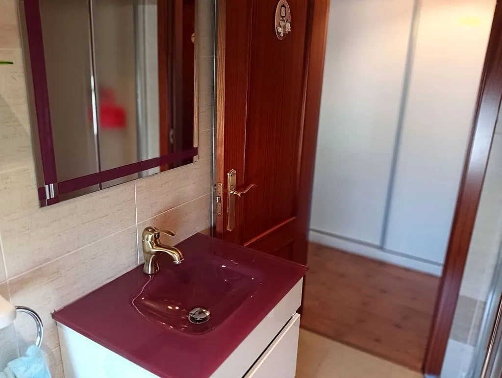 Vannitoad - Bright Apartment with Terrace in Navatejera