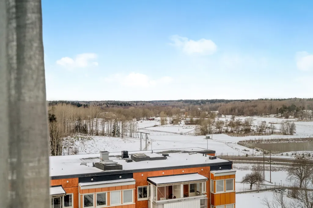 Balcon - Renovated Apartment with Järvafältet View in Akalla