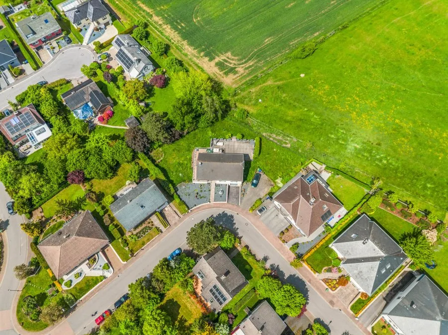 Vue aérienne - Terrain à Bâtir avec Fort Potentiel à Peppange