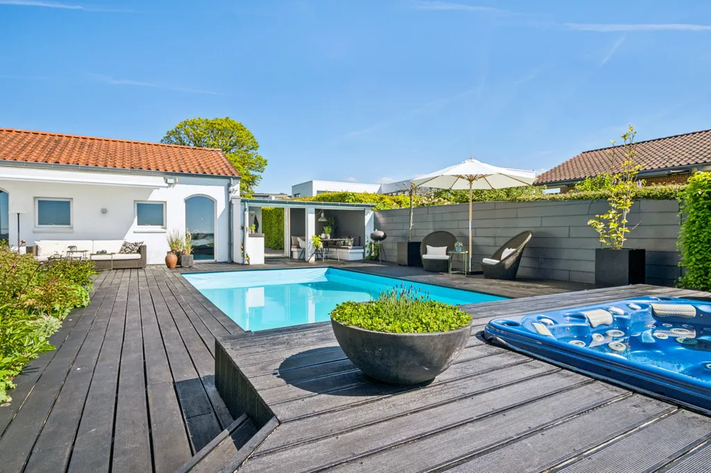 Piscine - Villa with Pool and Sea View in Kolding