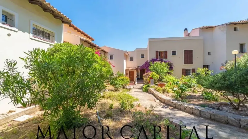 Aed - Rustic Villa with Private Garden in Arzachena