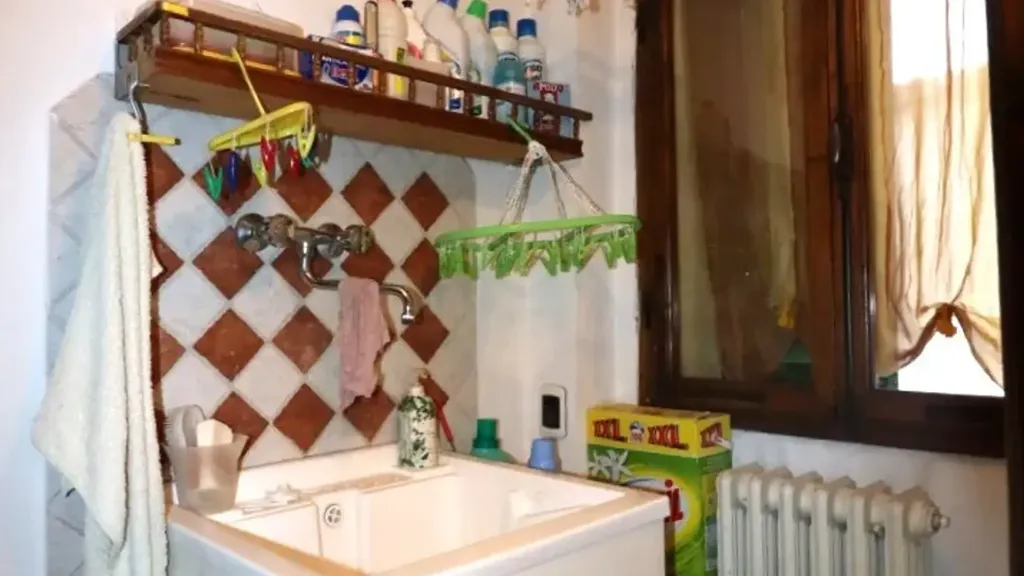 Utility Room - Terraced Villa with Garden in Montevarchi