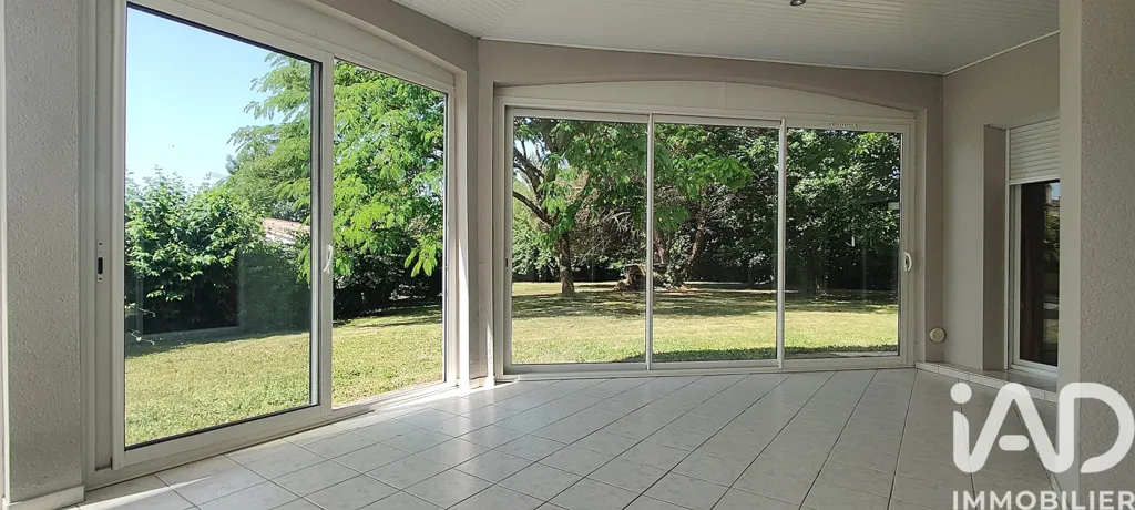 Terrasse - Maison Moderne avec Terrasse à Cherveux