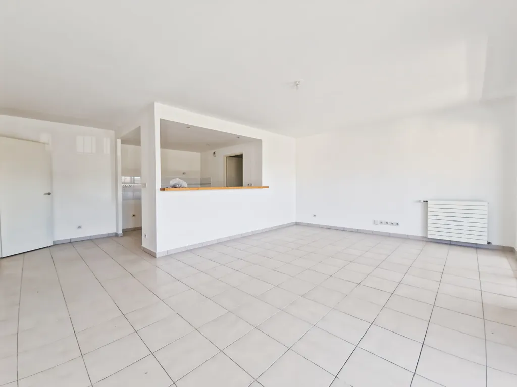Living Room - Flat with Terrace in Marseille 13015