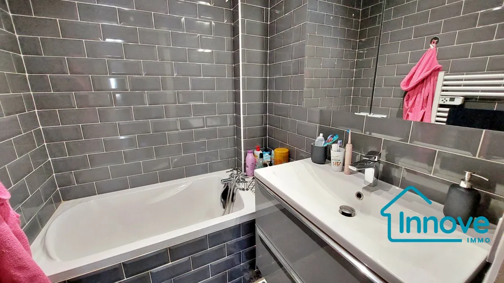 Salles de bain - Maison 4 Pièces avec 'Zéro Entretien' à Villepreux
