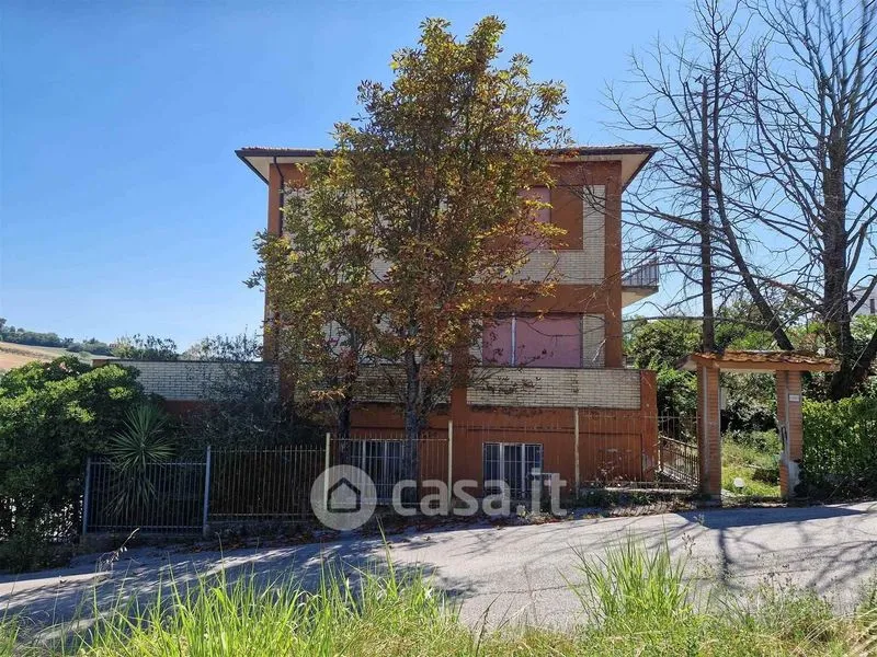 Välivaade - Mixed-Use Rustico with Industrial Space in Falconara Marittima